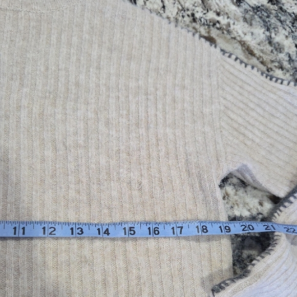 Line Ribbed Turtleneck Sweater - Picture 5 of 6